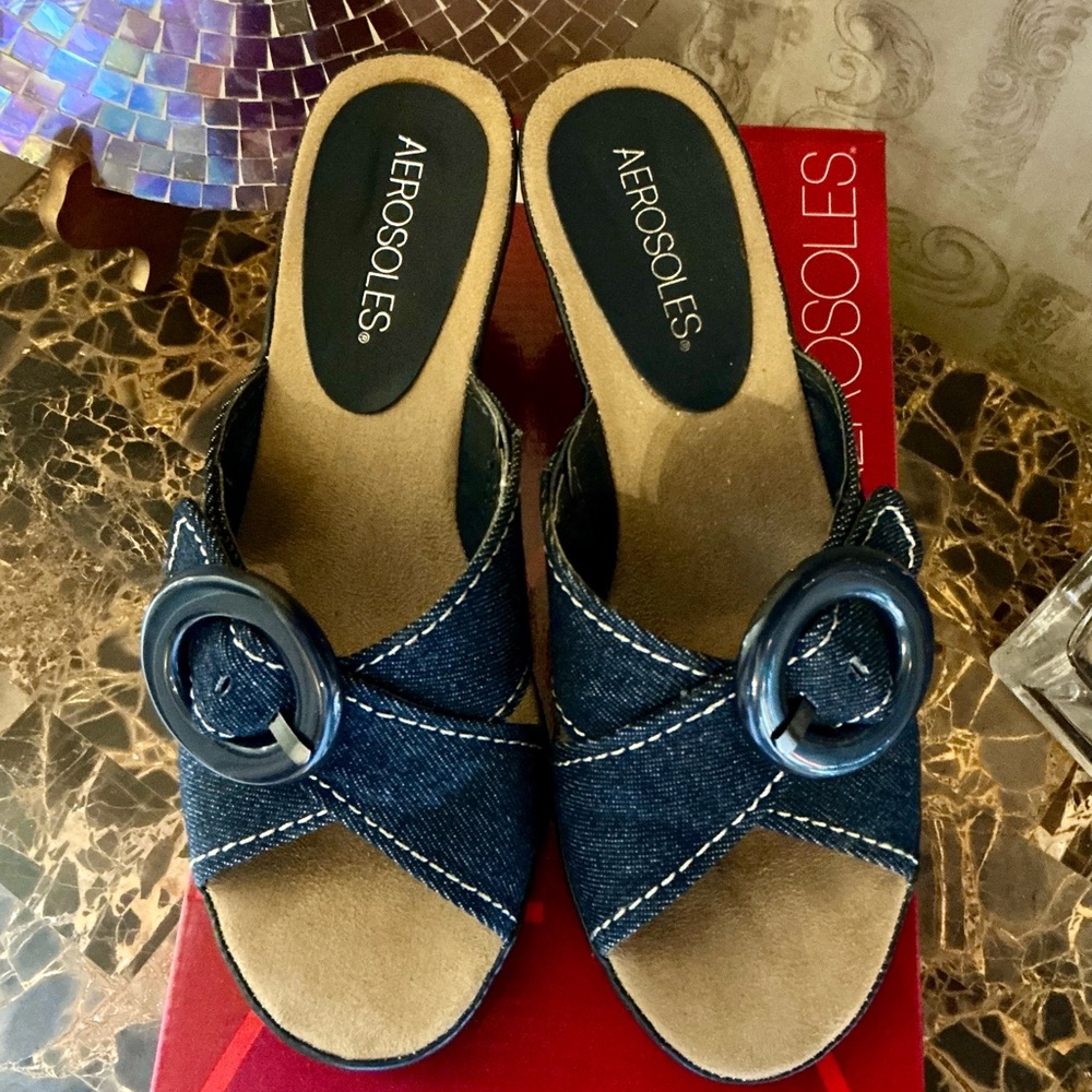 AEROSOLES Blue and Black Sandals Comfortable Summer Style